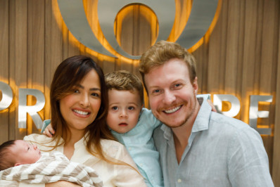 Gabi Luthai e Teo Teló deixam maternidade com Matteo, segundo filho do casal