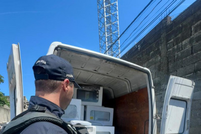 Motorista de van é mantido refém após assalto em Duque de Caxias