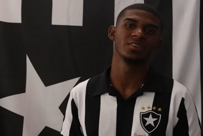 Vídeo! Wallace Davi revela emoção em acerto com Botafogo: 'Era um sonho que eu tinha'