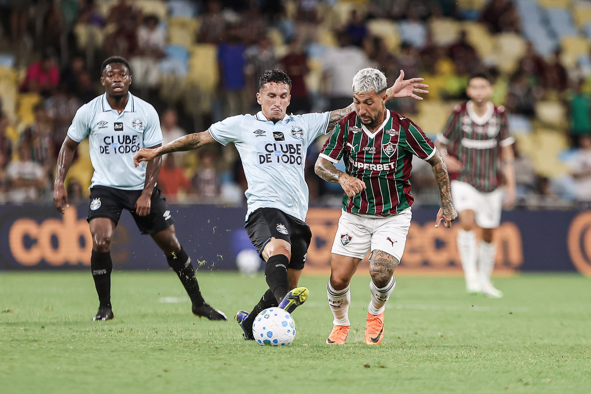 Acosta em ação contra o Grêmio, nesta quarta-feira (28), no Maracanã, pela 1ª rodada do Brasileirão - Lucas Merçon/Fluminense FC