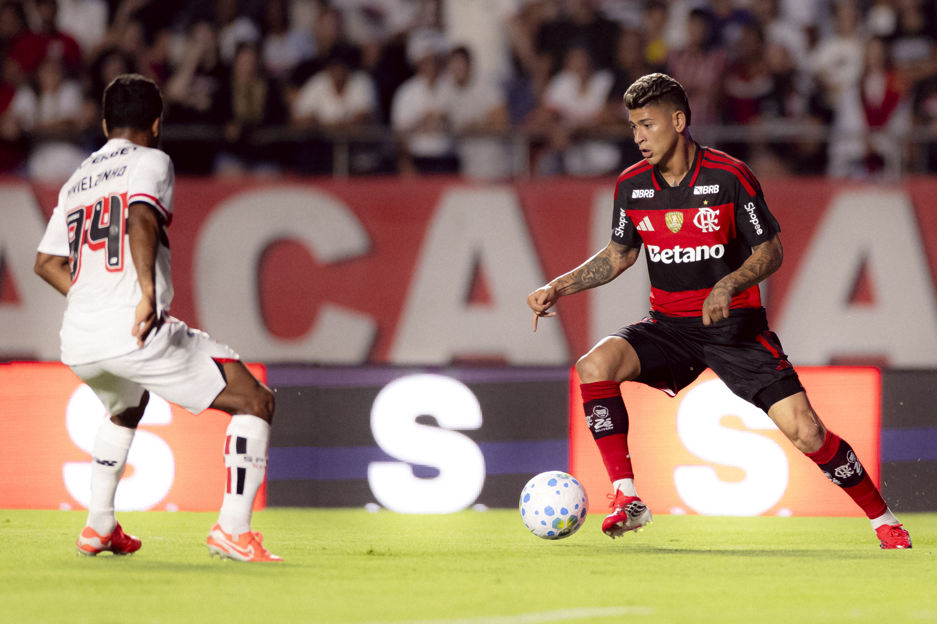 Carrascal em ação pelo Flamengo no duelo com o São Paulo, no Morumbis - Adriano Fontes / Flamengo