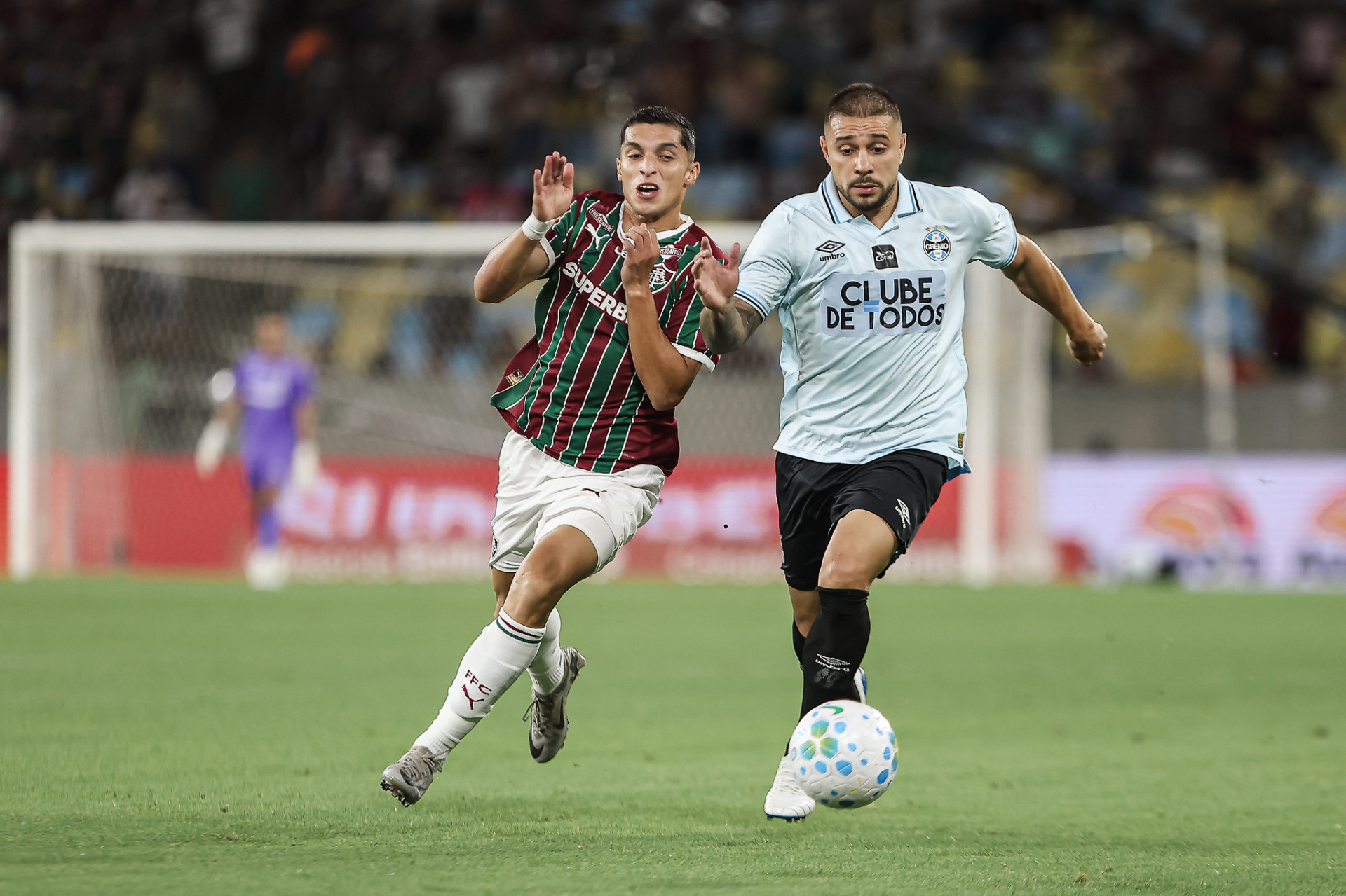 Serna em ação contra o Grêmio, nesta quarta-feira (28), no Maracanã, pela 1ª rodada do Brasileirão - Lucas Merçon/Fluminense FC