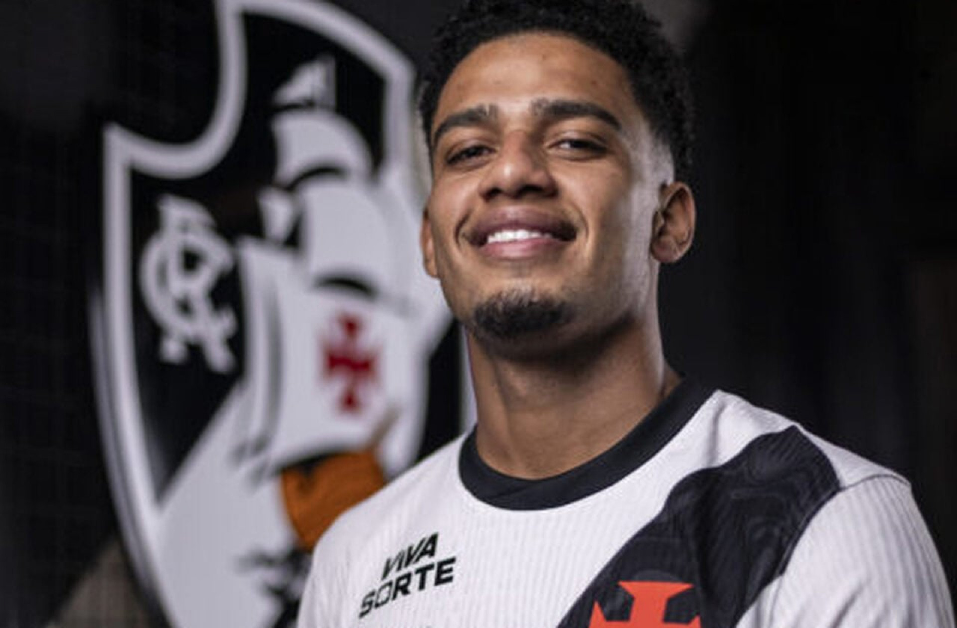 Vasco anuncia contrata&ccedil;&atilde;o do atacante Brenner