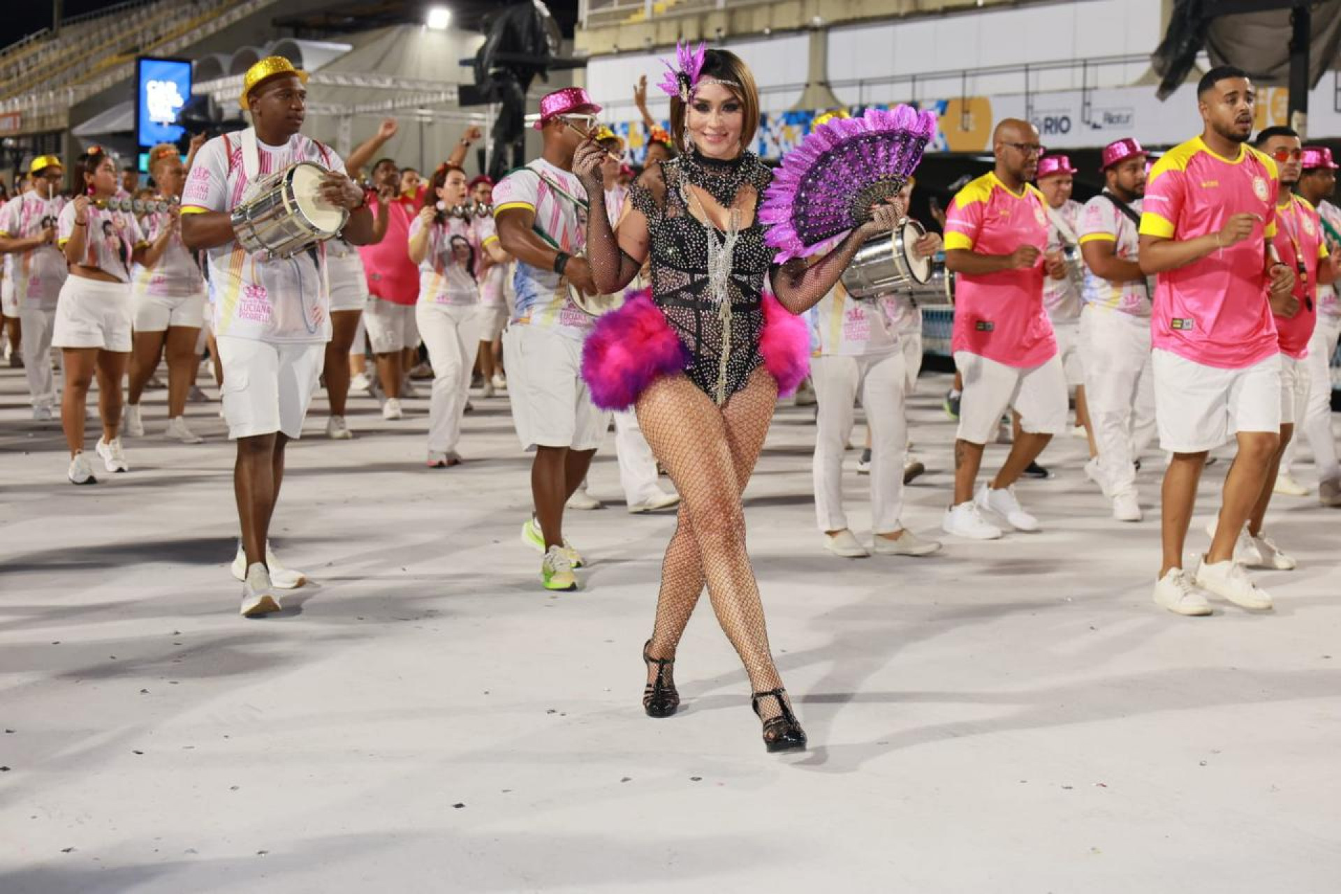 Luciana Picorelli &eacute; rainha de bateria da Uni&atilde;o do Parque Acari - Neemias Gonzaga / Divulga&ccedil;&atilde;o