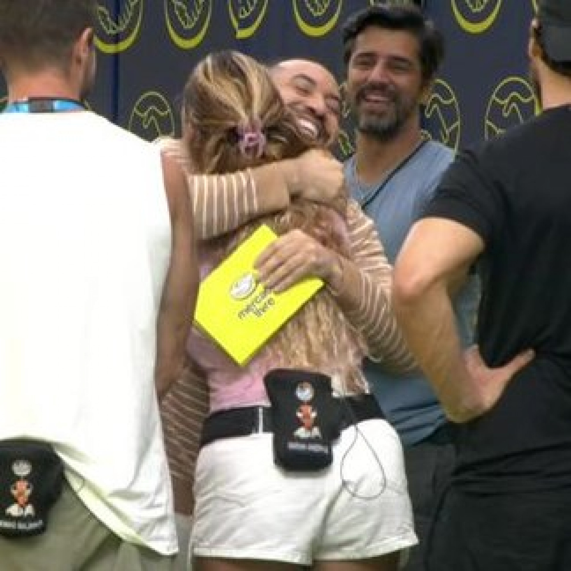 Gil do Vigor encontra Sarah Andrade durante ação no 'BBB 26' - Reprodução / X