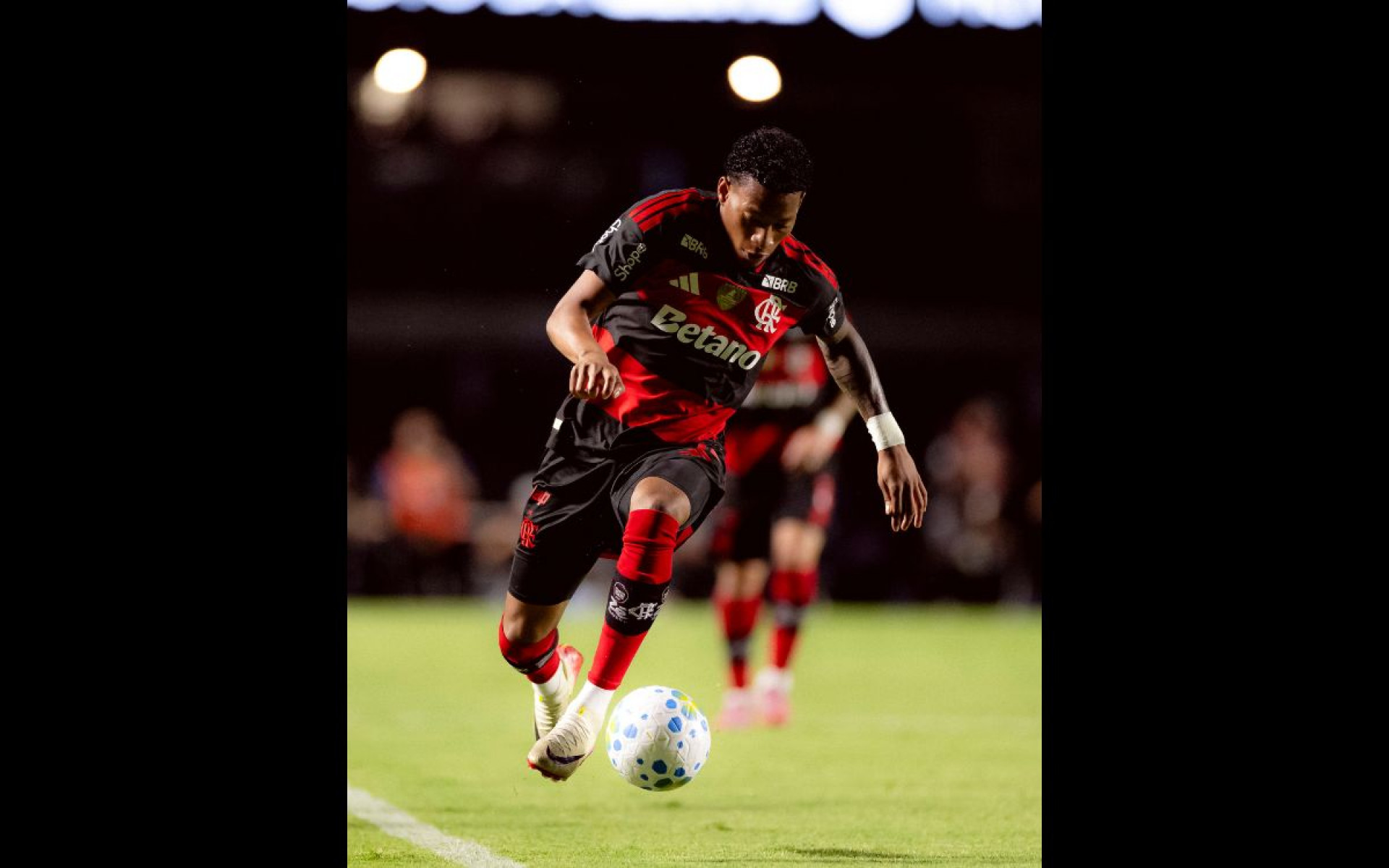 Gonzalo Plata em a&ccedil;&atilde;o pelo Flamengo - Adriano Fontes / Flamengo