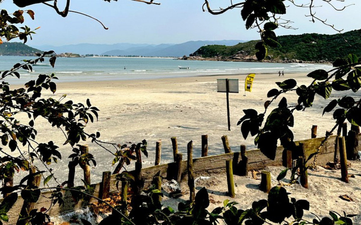 Praia dos Naufragados