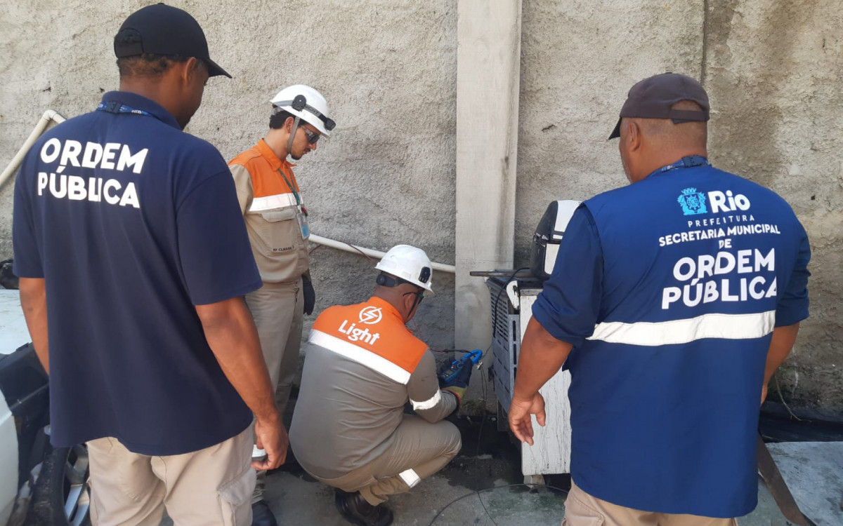 Estabelecimento tinha ligações ilegais de água e energia