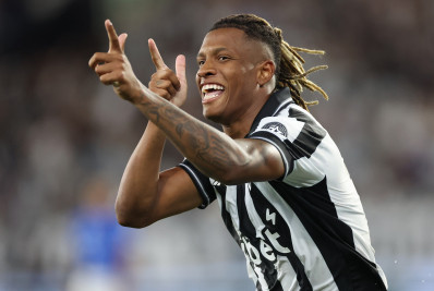 Botafogo prevê evolução de Danilo e briga por vaga na Seleção: 'Longe do teto'