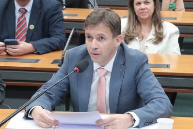 Deputado do Acre é alvo de operação da PF para apurar desvios de emendas Pix para pagar show