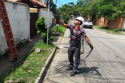 Cidade mais limpa, postes mais seguros: Rio das Ostras inicia força-tarefa contra fios abandonados