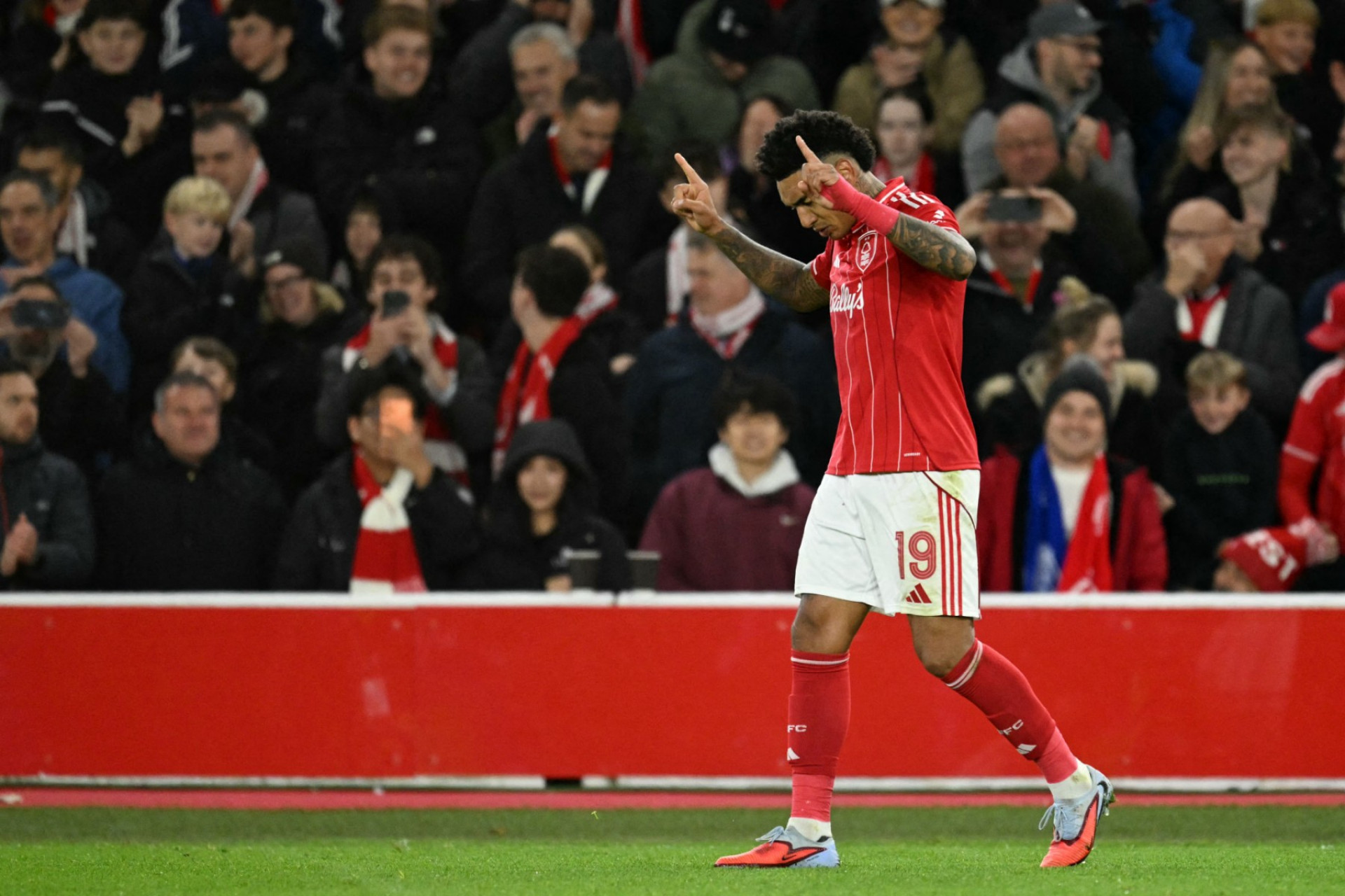 Igor Jesus marcou duas vezes na goleada do Nottingham Forest na Liga Europa - Oli Scarff / AFP