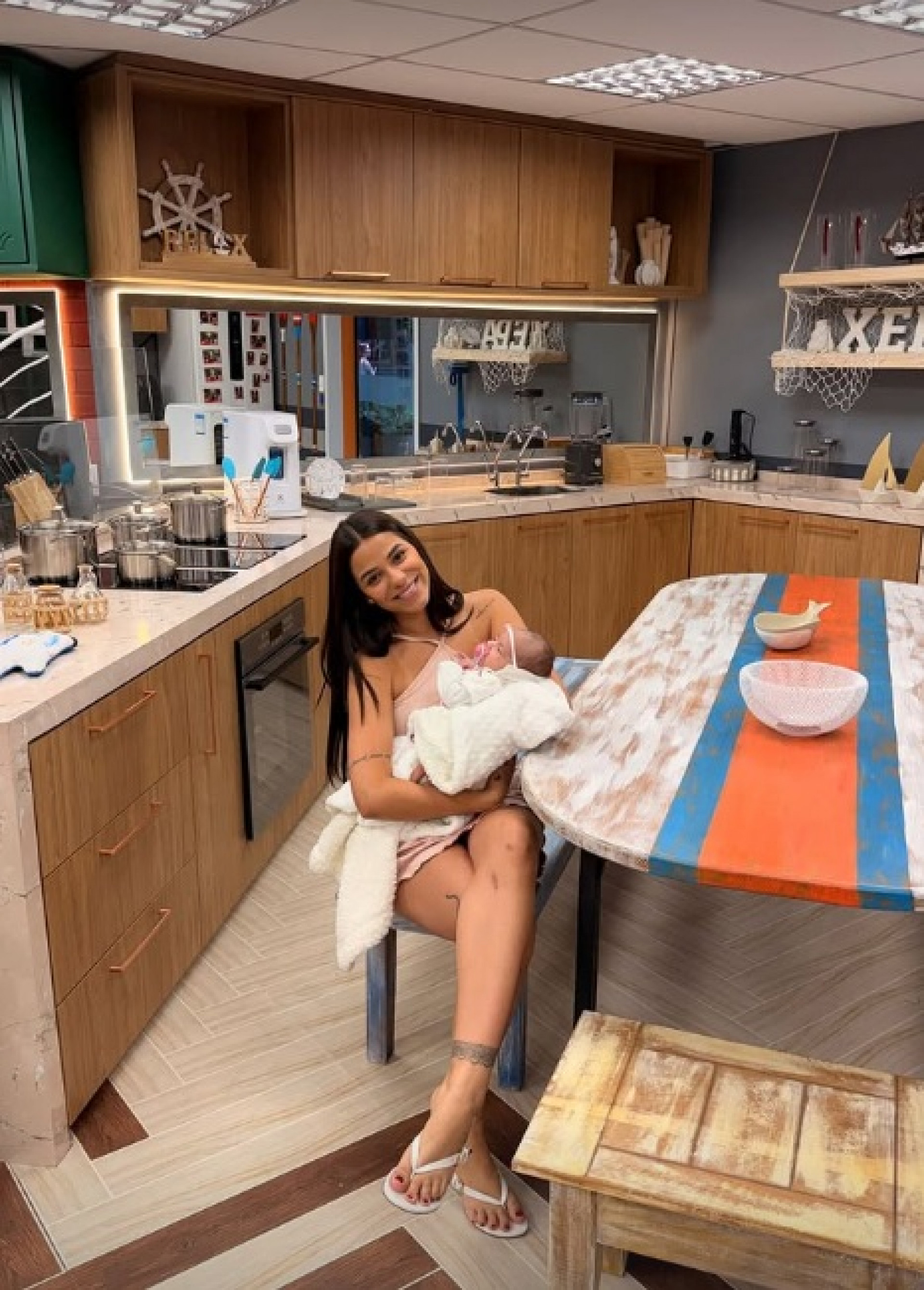 Key Alves e Rosamaria na cozinha da réplica da casa do BBB - Reprodução / Instagram