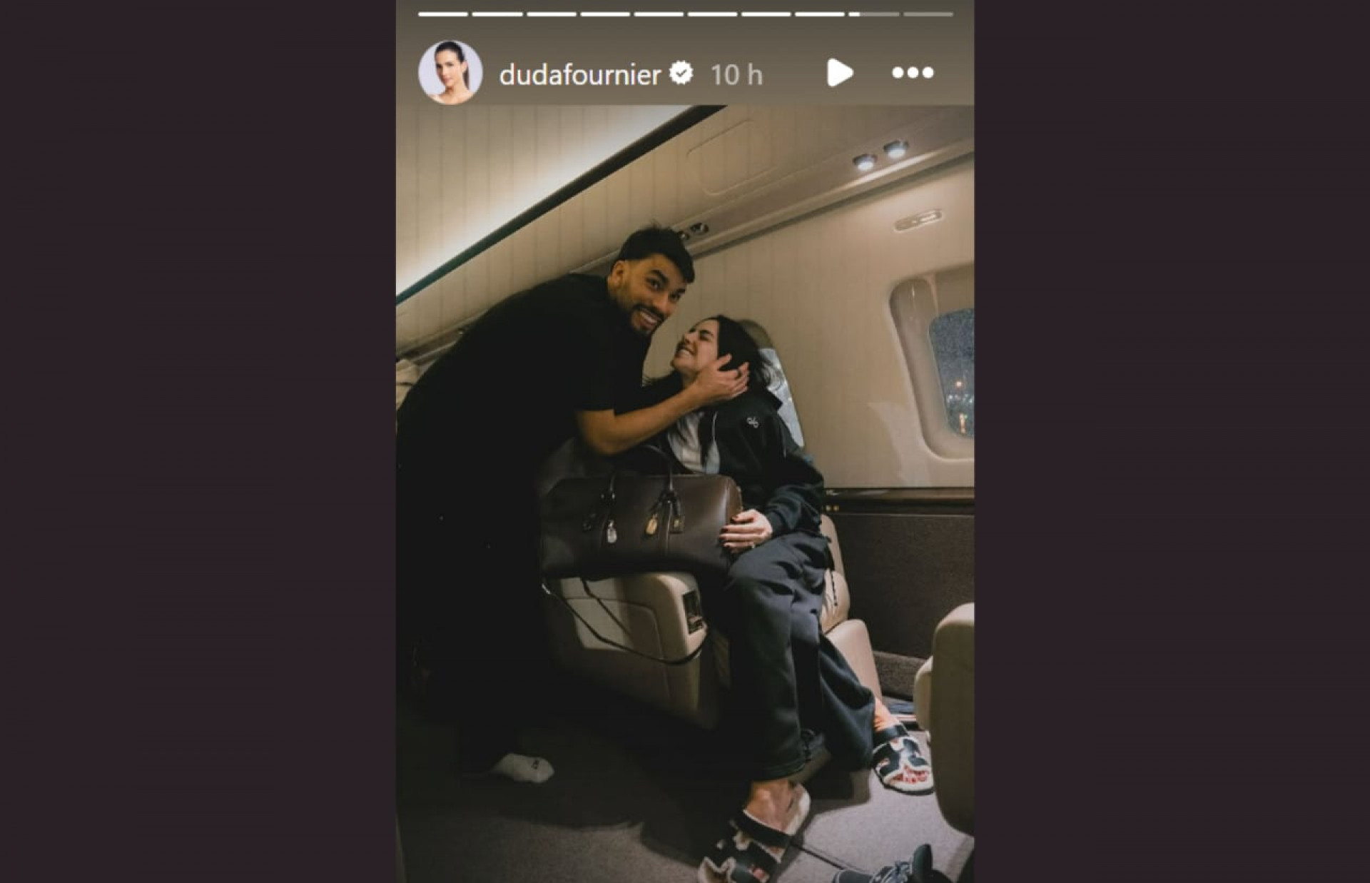 Foto em jatinho ati&ccedil;a ansiedade por chegada de Paquet&aacute;, do Flamengo, ao Rio