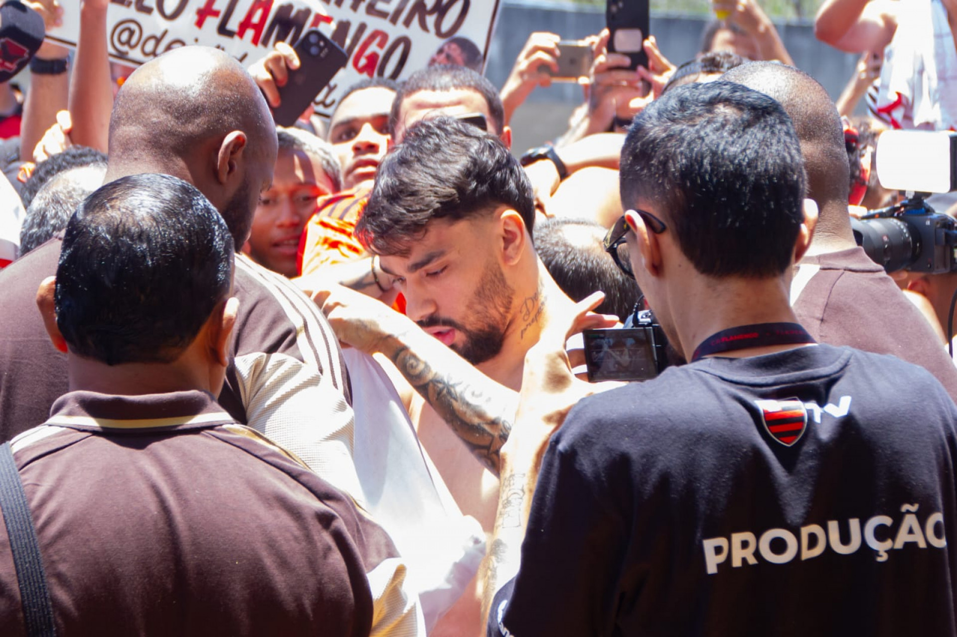 Lucas Paquetá foi recepcionado pelos torcedores do Flamengo - Érica Martin / Agência O Dia