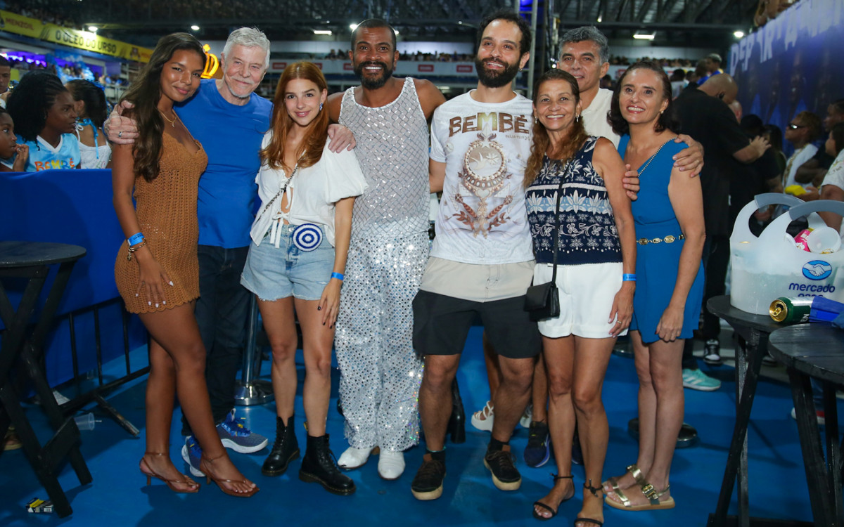 Mell Muzzillo, Miguel Falabella, Gabriela Medvedovsky e Samuel de Assis no ensaio da Beija-Flor