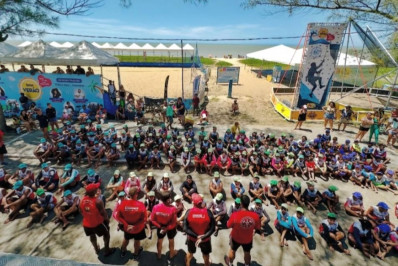 Corpo de Bombeiros promove formatura do Projeto Botinho na praia do Farol