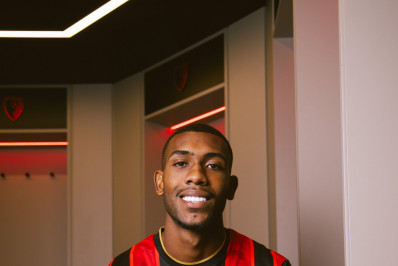 Treinador de clube inglês não garante titularidade e pede cautela com Rayan