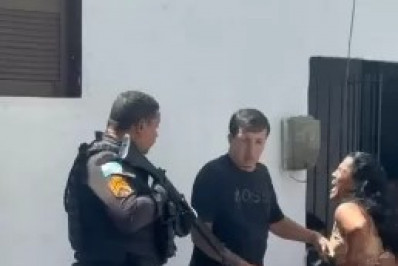Abordagem policial gera polêmica e é filmada por moradores em Arraial do Cabo