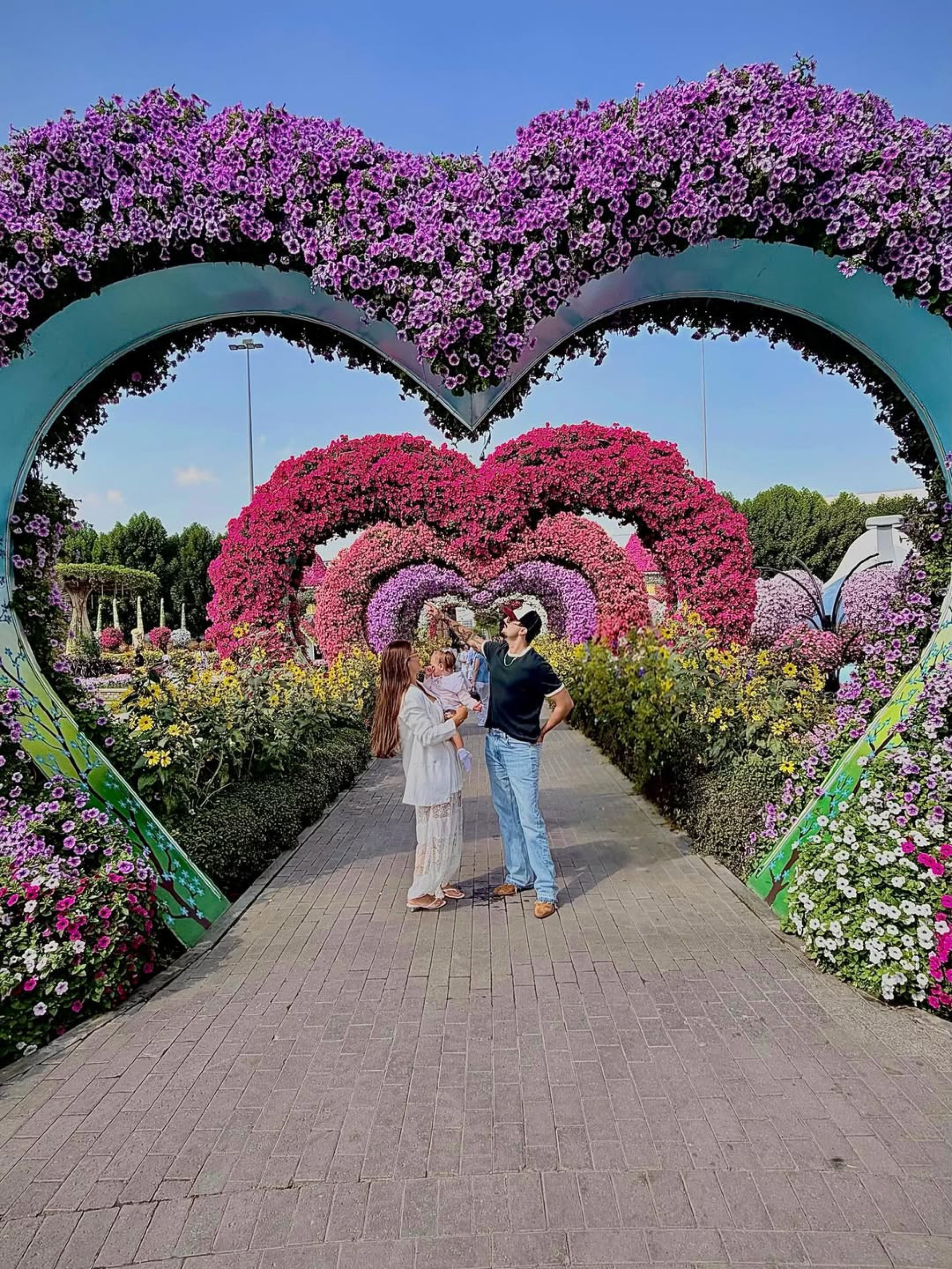 Luan Santana e Jade Magalhães aproveitam viagem com a filha, Serena, em Dubai - Reprodução / Instagram