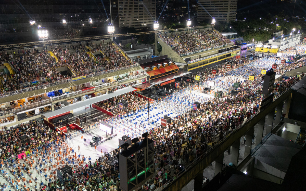 Primeiro dia teve aquecimentos da Acadêmicos de Niterói, Mocidade, Mangueira e Unidos da Tijuca