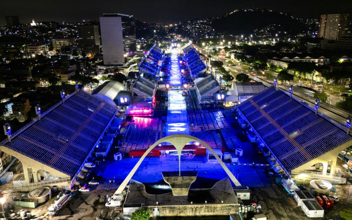 Escolas ensaiaram enredos com homenagens ao presidente Lula, Rita Lee, Mestre Sacaca e Carolina Maria de Jesus