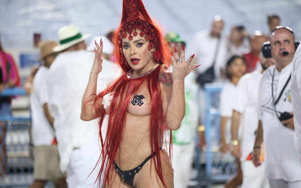 Fab&iacute;ola de Andrade, rainha de bateria da Mocidade