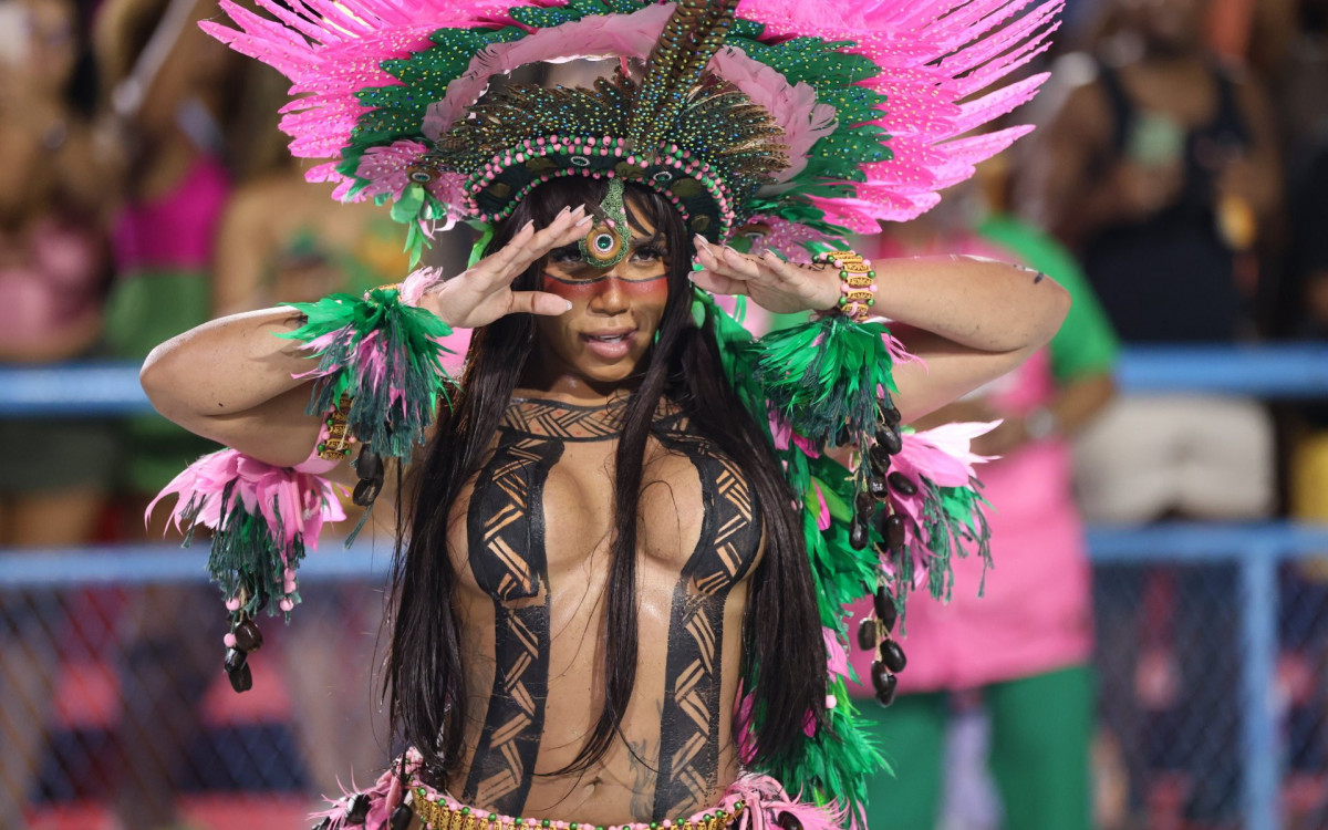 Evelyn Bastos, rainha de bateria da Mangueira