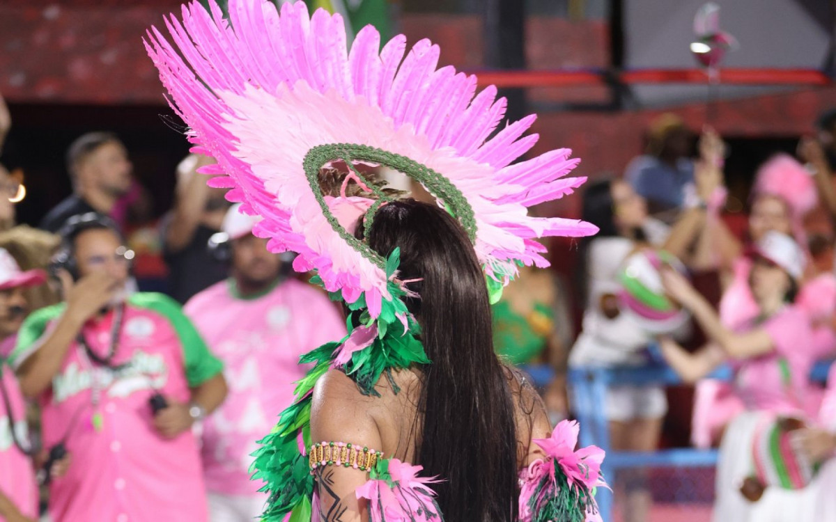 Evelyn Bastos, rainha de bateria da Mangueira