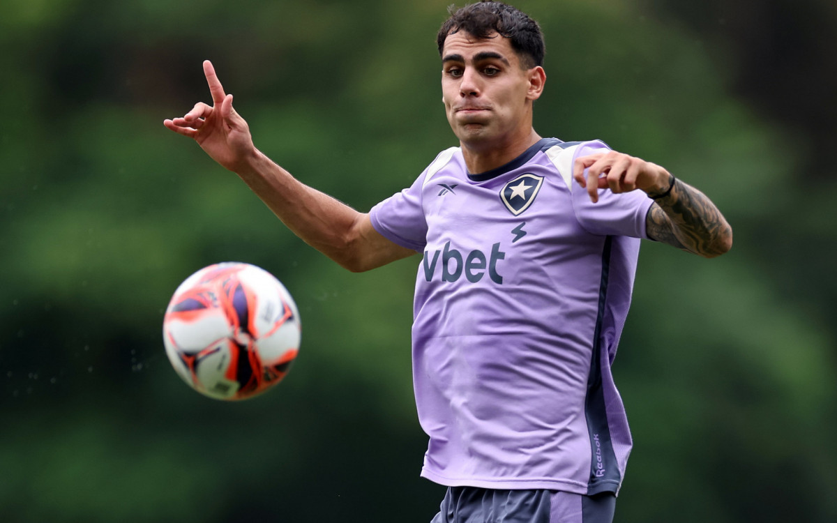 Villalba s&oacute; treina desde que chegou ao Botafogo porque n&atilde;o est&aacute; inscrito nas competi&ccedil;&otilde;es