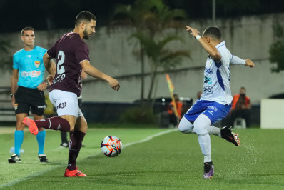 Lucas Rodrigues mantém regularidade na campanha invicta da Ferroviária