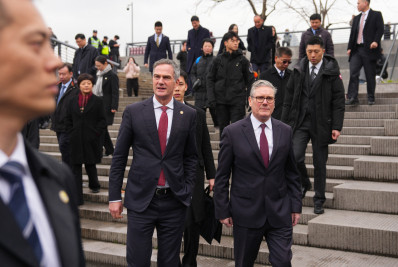 Reino Unido reforça laços com a China apesar de alerta de Trump