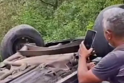 Veículo que transportava pacientes de Arraial do Cabo sofre acidente na Via Lagos