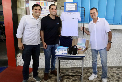Dia do Acolhimento recebe alunos da rede municipal do Rio e entrega kits escolares 