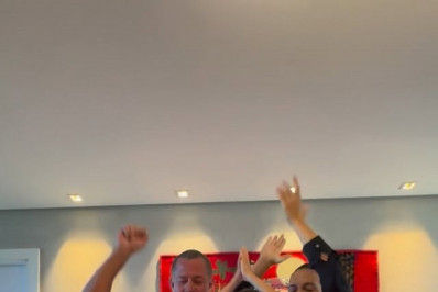 Malvino Salvador completa 50 anos e celebra data com festinha em família