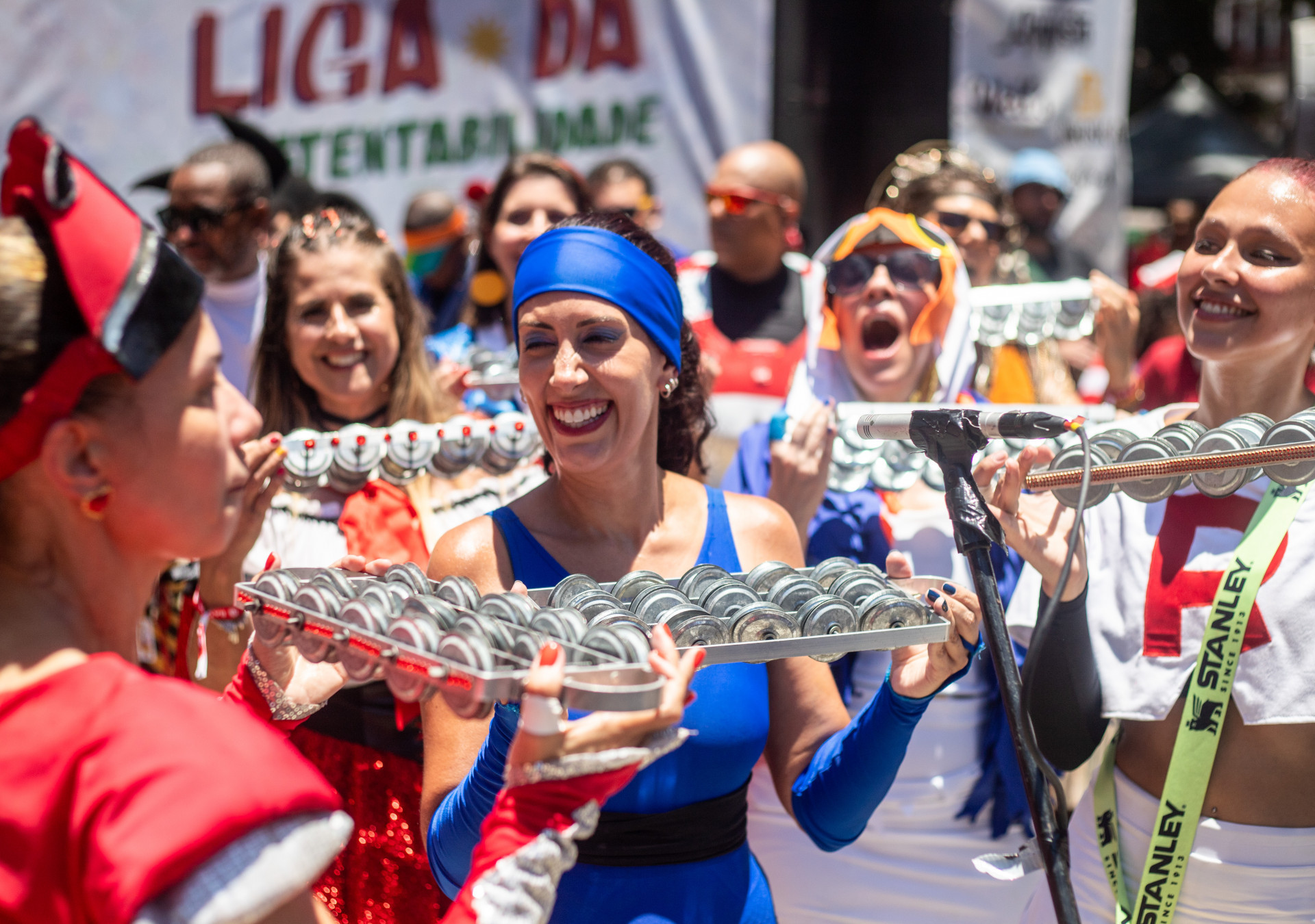 Com trios elétricos e muitos instrumentos, bloco agitou o público na Praça Tiradentes - Fernando Maia/Riotur
