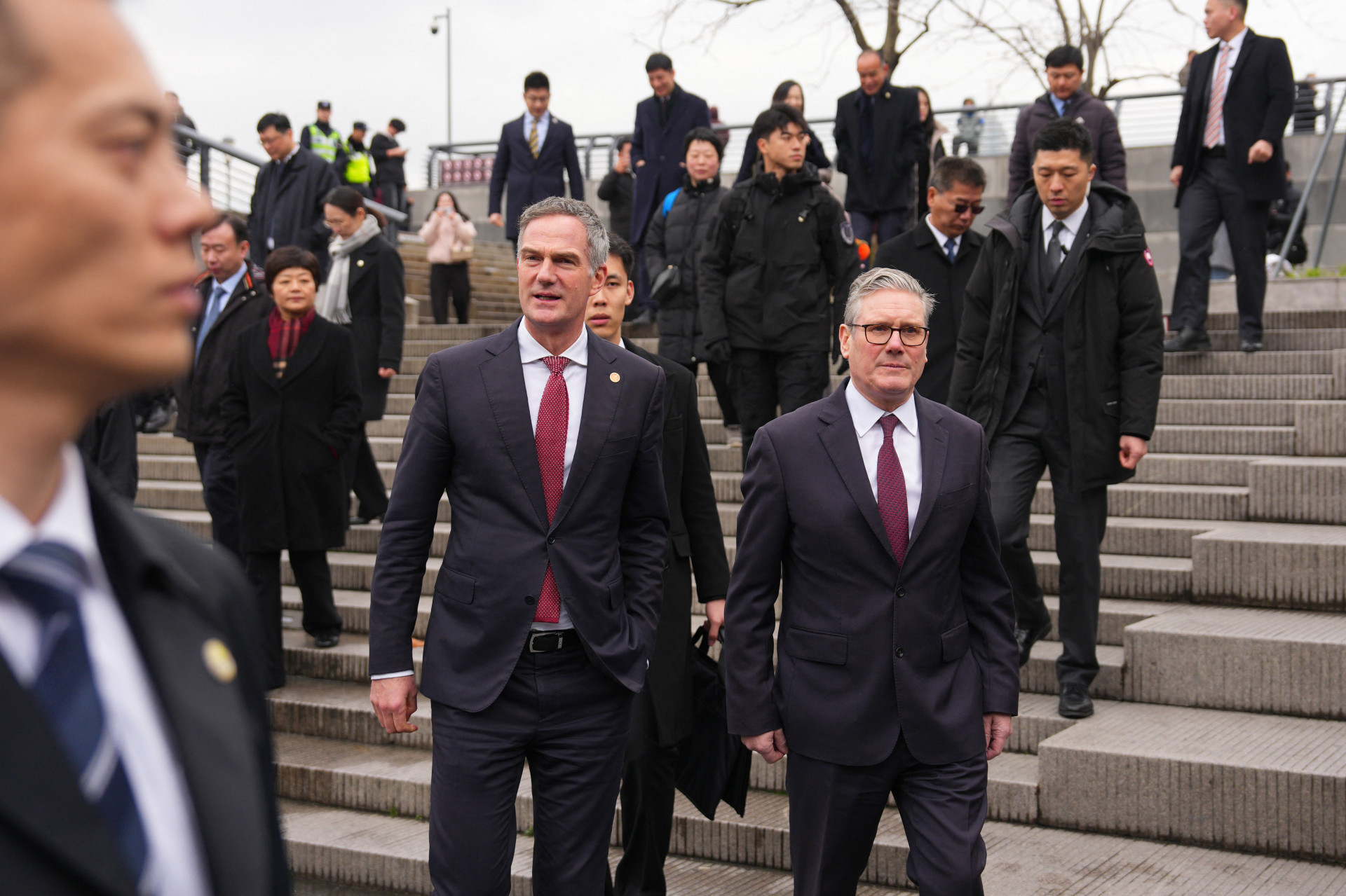 Starmer Rompe el Aislamiento: ¿Nuevo Capítulo en las Relaciones Reino Unido-China?