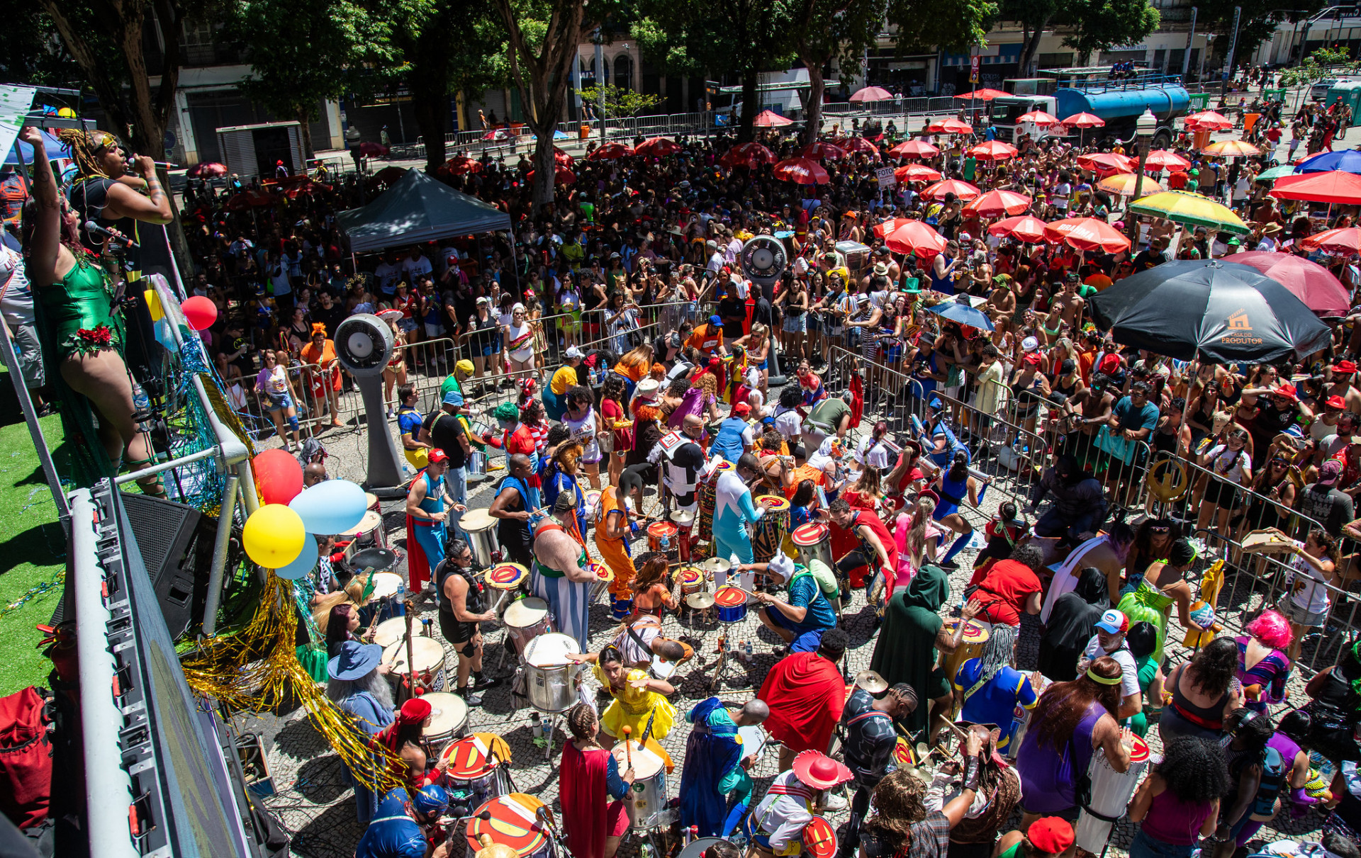 Foliões fantasiados de super-heróis no Desliga da Justiça - Fernando Maia / Riotur