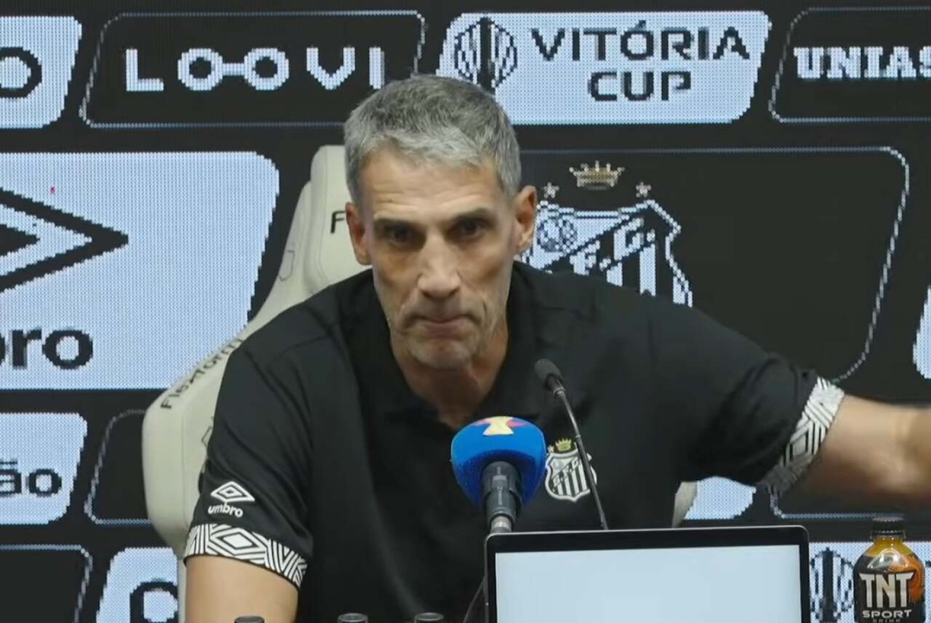 Vojvoda reconhece fase ruim, mas se v&ecirc; capaz para classificar Santos
