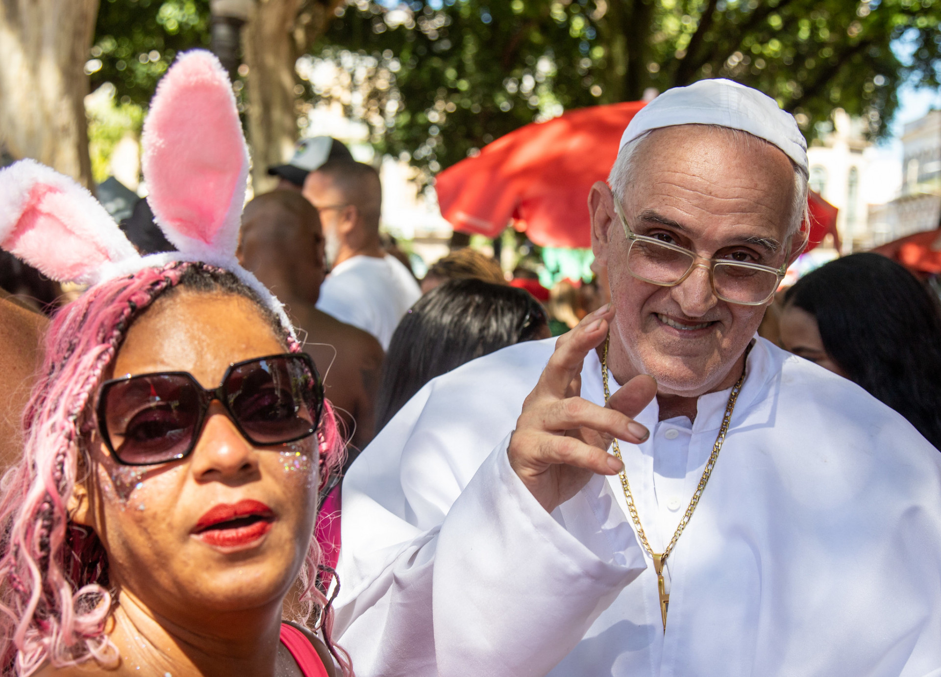 Coelhinha e Papa se divertem no Bloco Desliga da Justiça - Fernando Maia / Riotur