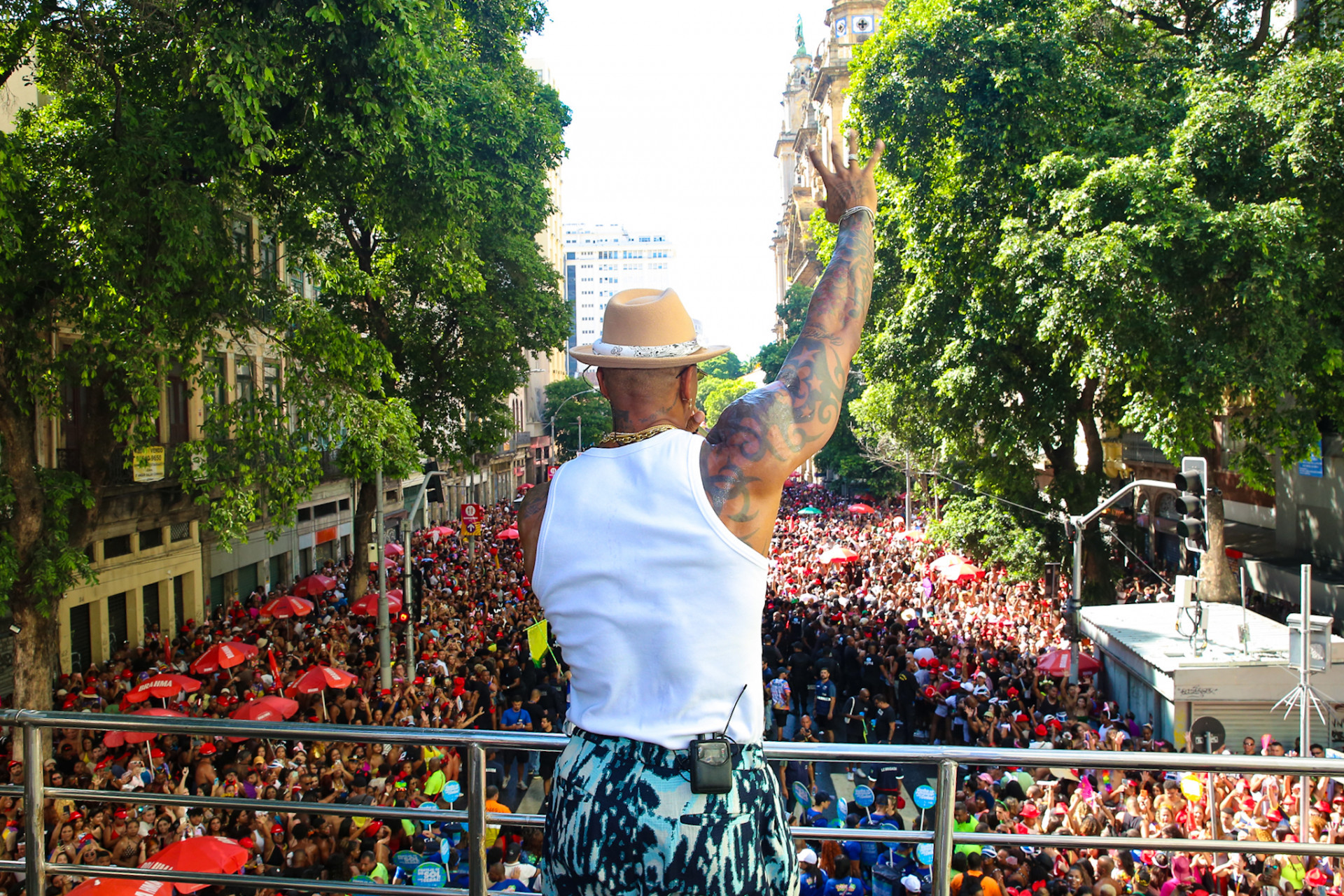 Pelo terceiro ano consecutivo, o cantor Léo Santana comanda Bloco da Gold - Victor Chapetta/Brazil News