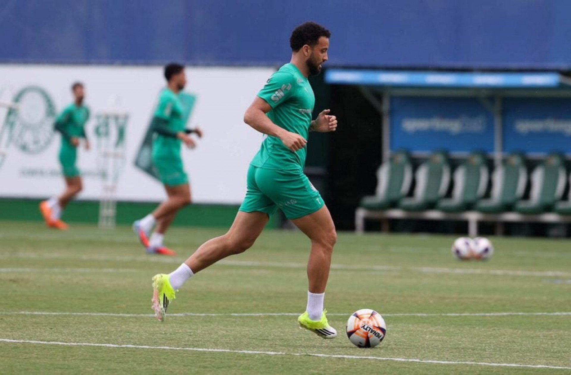 Felipe Anderson sofre les&atilde;o no tornozelo e &eacute; desfalque no Palmeiras