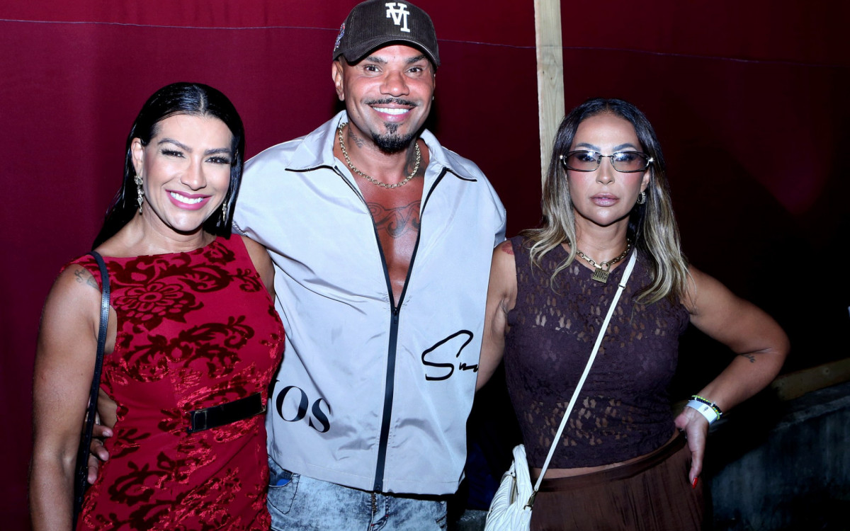 Naldo Benny entre Ellen Cardoso e Valesca Popozuda