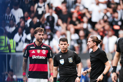 Filipe Luís não culpa preparação do Flamengo e avalia expulsão: 'Nunca tinha visto'