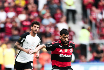 Em estreia de Paquetá, Flamengo não joga bem, e Corinthians conquista a Supercopa Rei