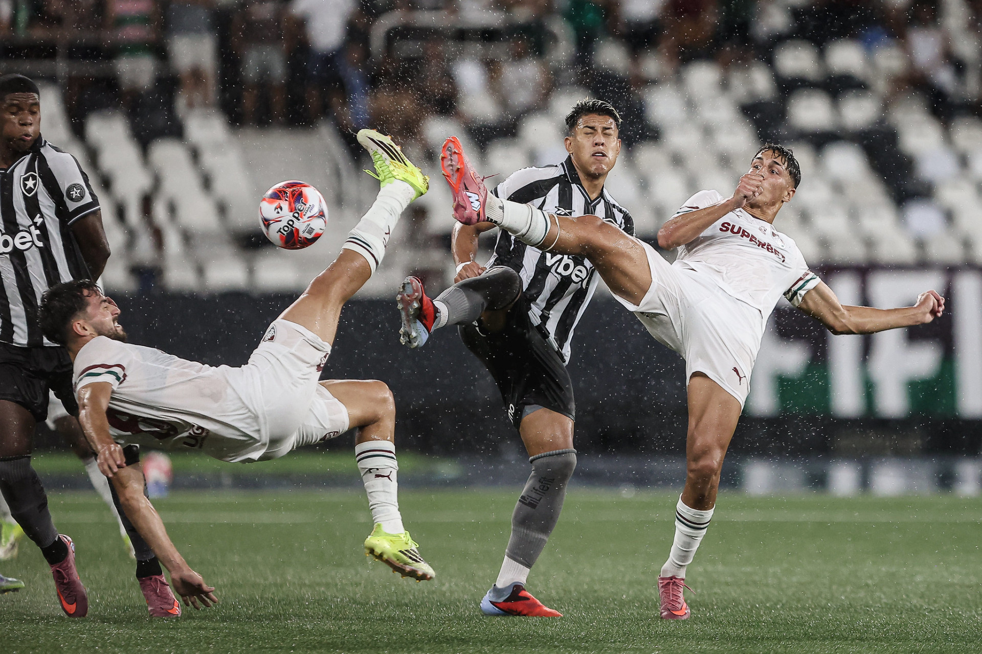 Botafogo x Fluminense foi fraco no primeiro tempo e melhorou no segundo - Lucas Merçon/Fluminense