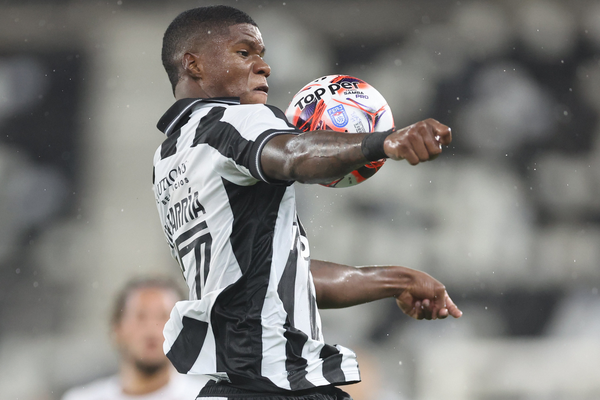 O jovem Kadir ganhou uma chance no Botafogo no clássico - Vitor Silva / Botafogo