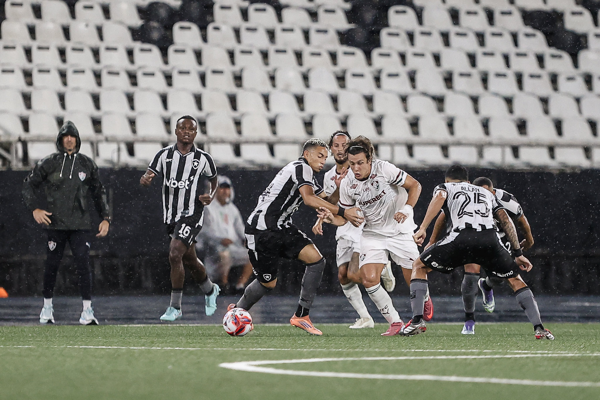 Botafogo x Fluminense foi fraco no primeiro tempo e melhorou no segundo - Lucas Merçon/Fluminense