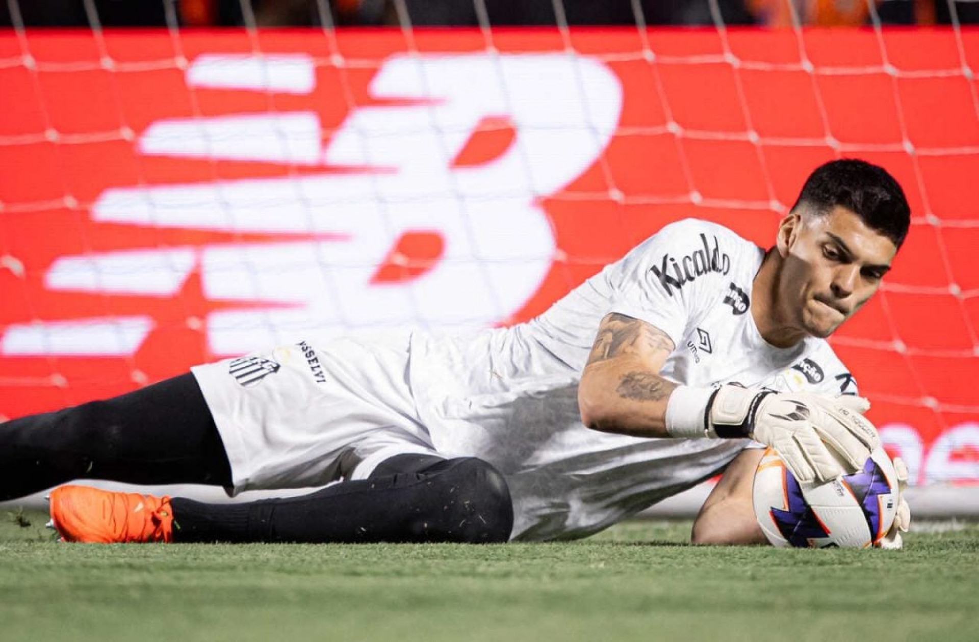 Gabriel Braz&atilde;o confirma proposta do futebol turco para deixar o Santos