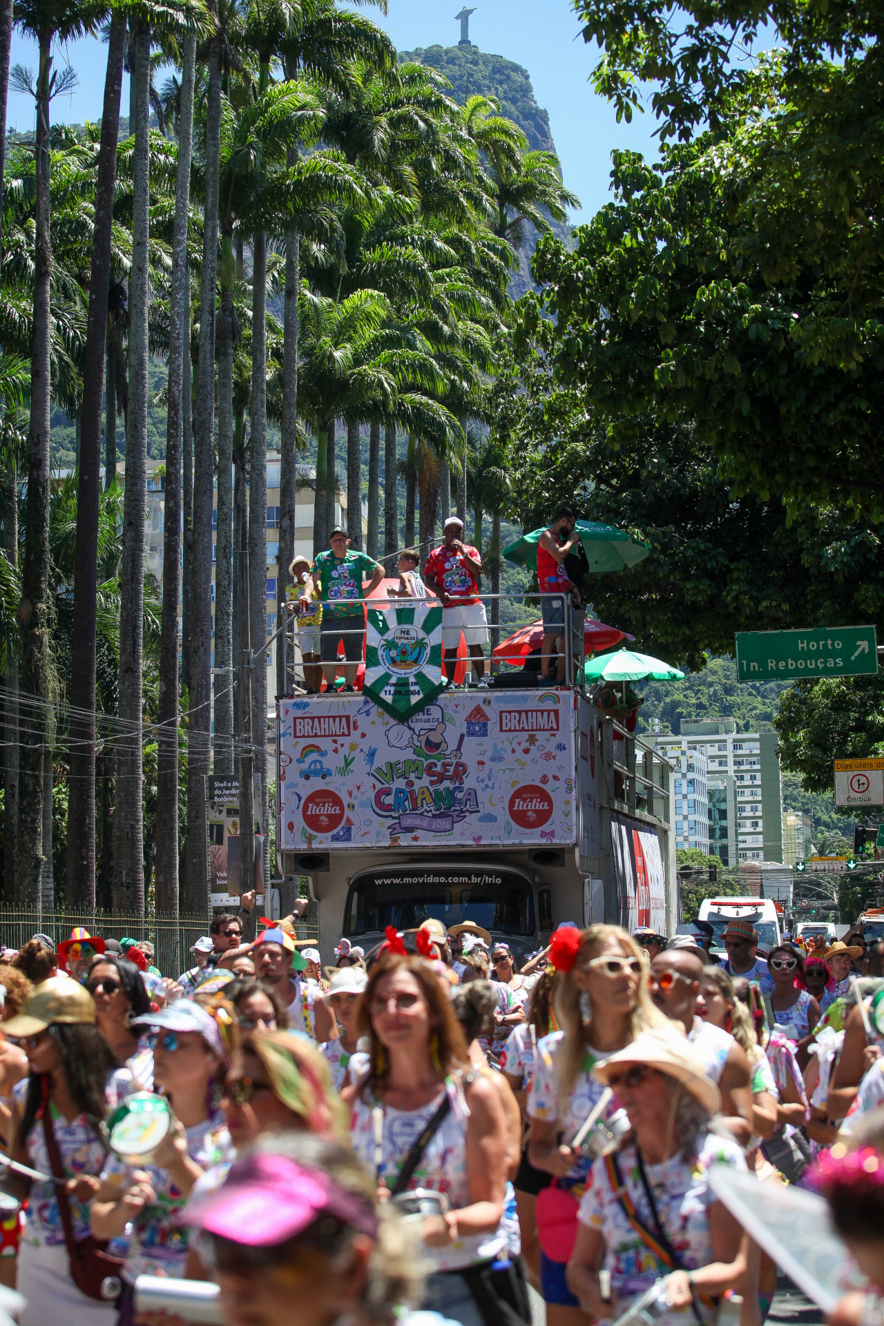 Trio elétrico agitando a multidão no Me Esquece - Gustavo Stephan / Riotur